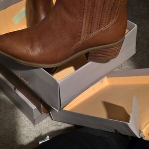 Crown Vintage Tan Ankle Booties